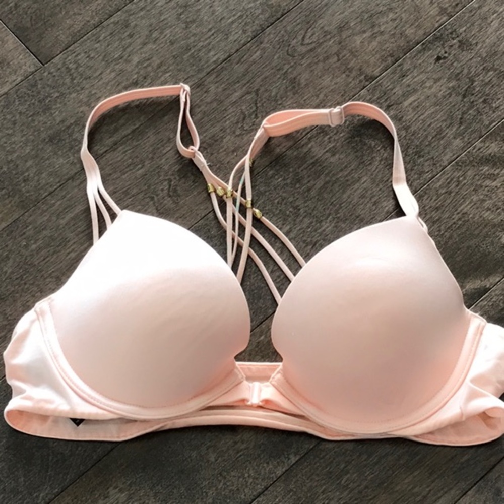 Victoria’s Secret Very Sexy Strappy Racerback bra